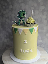 Bunting Character Cake
