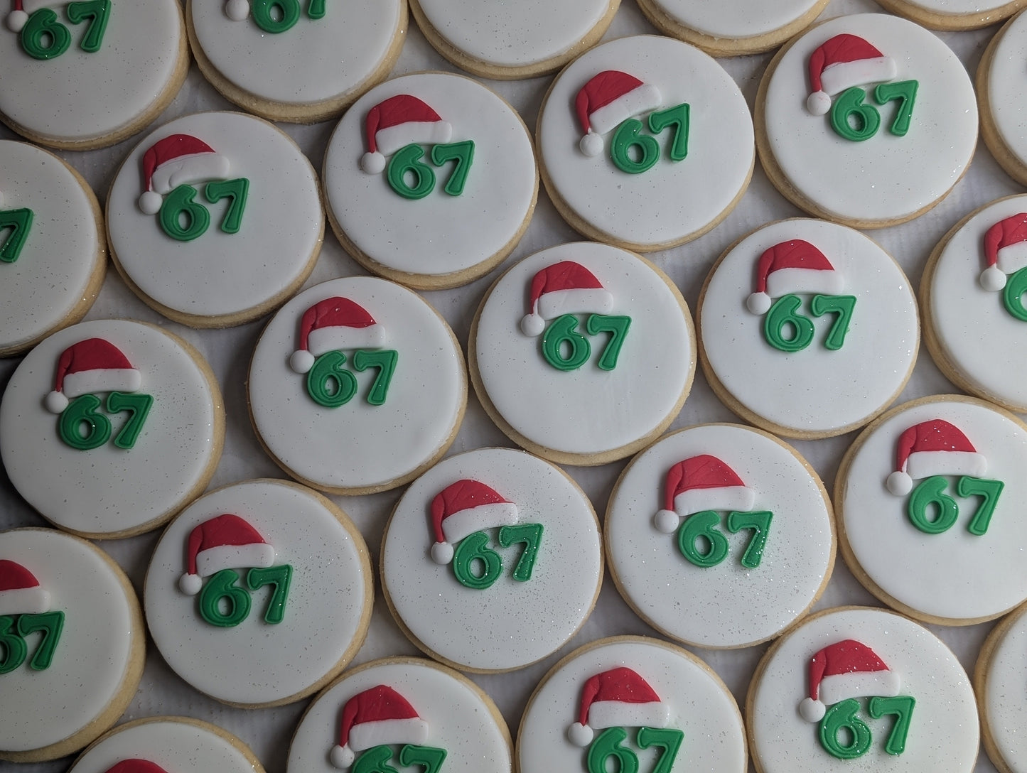 6 7 Santa Hats
